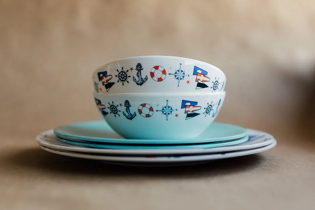CC-009 – CAMP CASUAL Dish Set, 6 Piece Set Multiple Color Marine Theme Melamine With Two 11 Inch Dinner Plates And Tw...